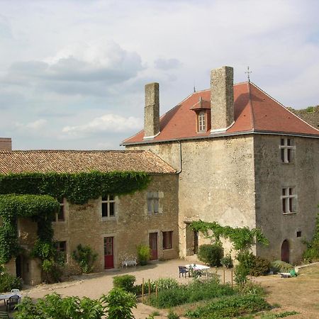 Le Vieux Chateau Airvault Exterior foto