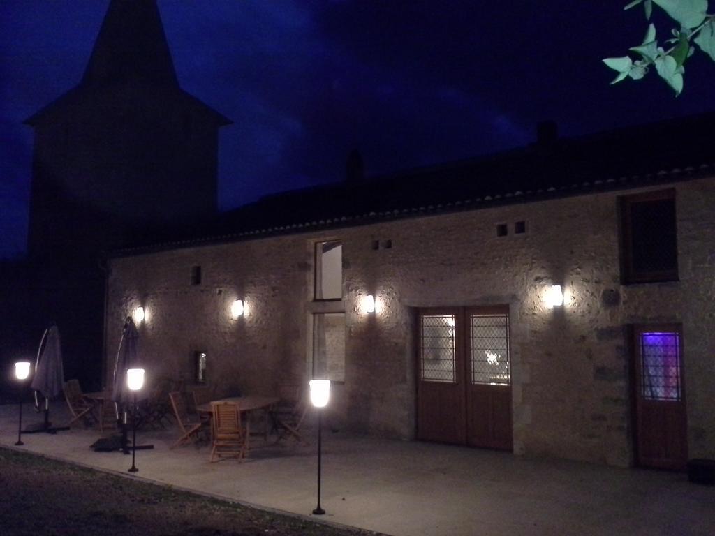 Le Vieux Chateau Airvault Exterior foto