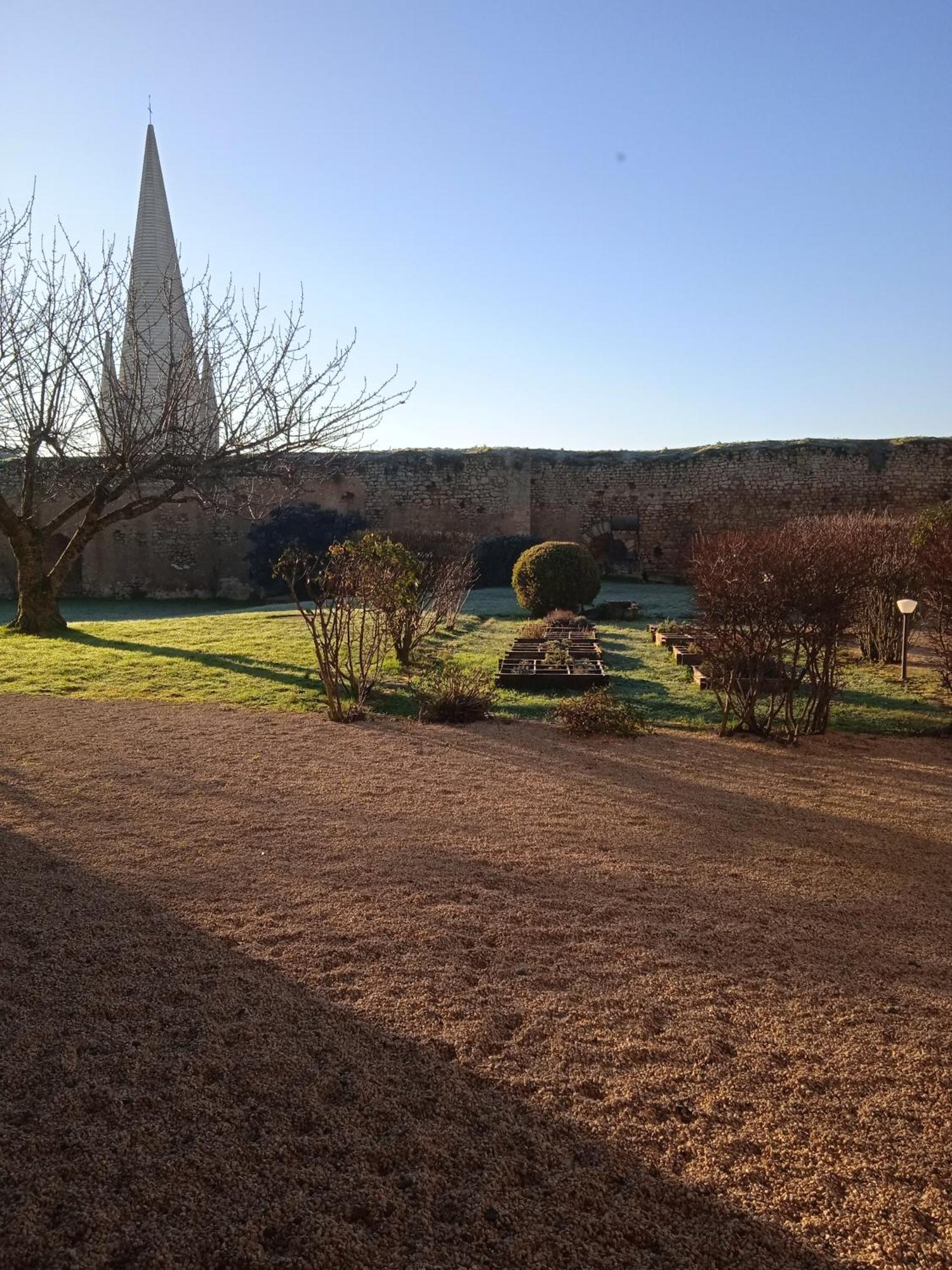 Le Vieux Chateau Airvault Exterior foto