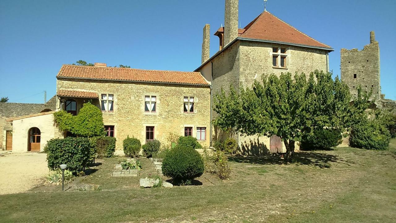 Le Vieux Chateau Airvault Exterior foto